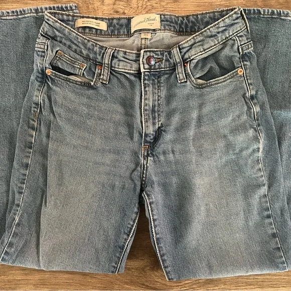 Universal Thread Women's Blue Straight Leg Jeans - Picture 3 of 7